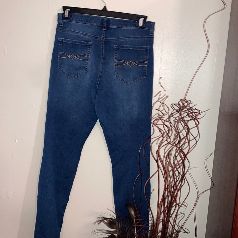 Jeans - Picture 2 of 4